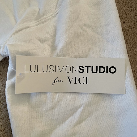 BRAND NEW! Bride Crew Neck Sweatshirt - Picture 2 of 3